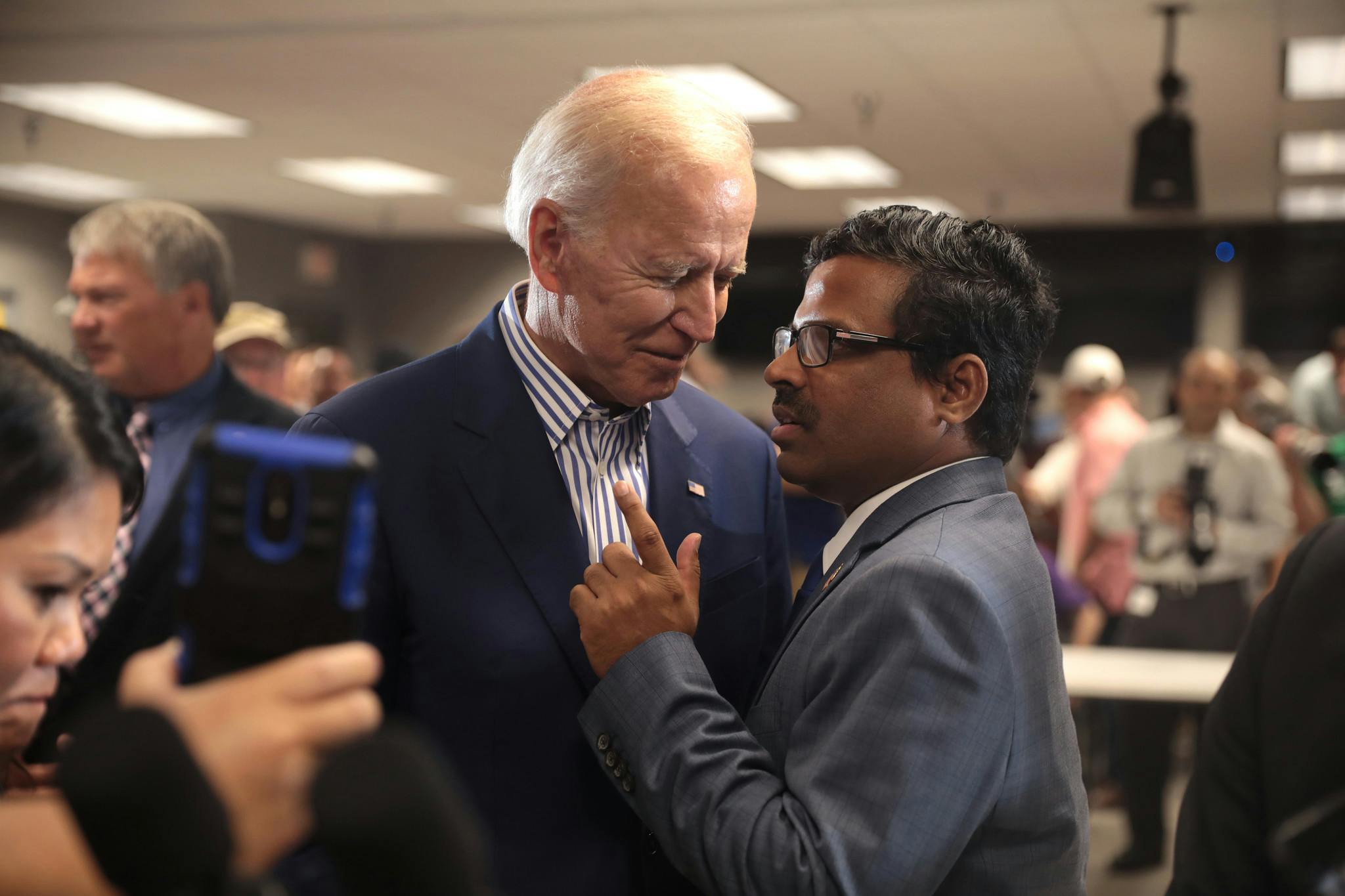 Former U.S. Vice President Joe Biden and Prakash Kopparapu speaking at a town hall hosted by the Iowa Asian and Latino Coalition in Des Moines, Iowa. (Gage Skidmore)
