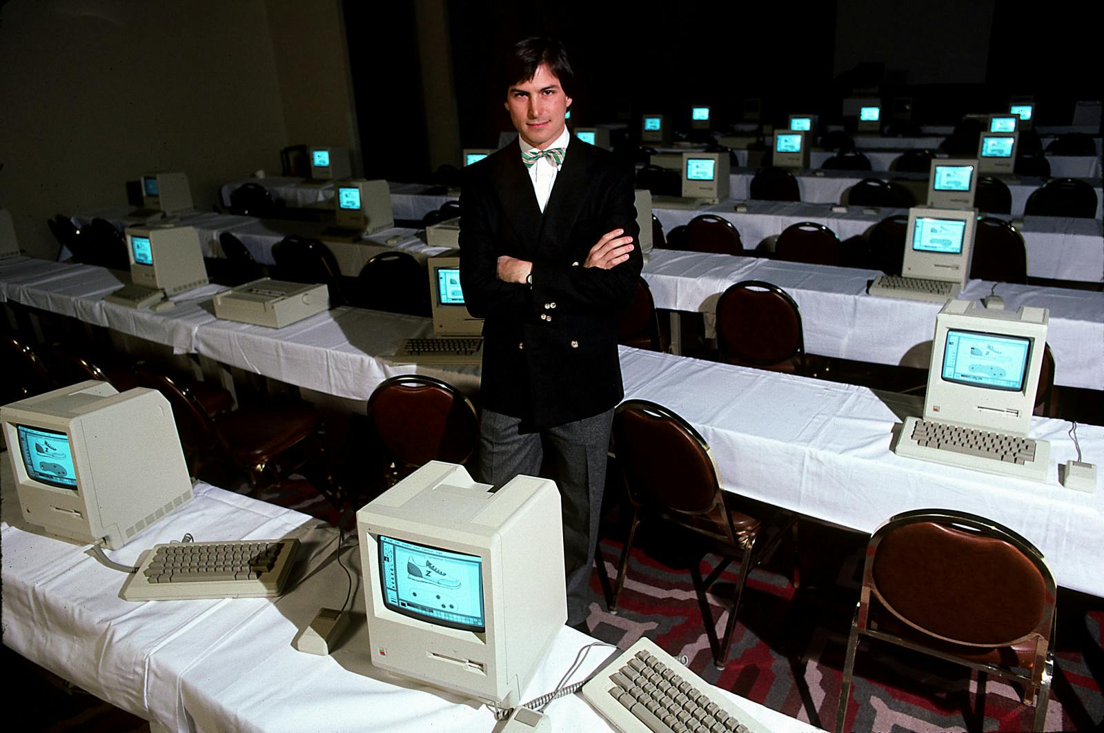 Steve Jobs with room full of computers, 1984 (Michael L Abramson/Getty Images)
