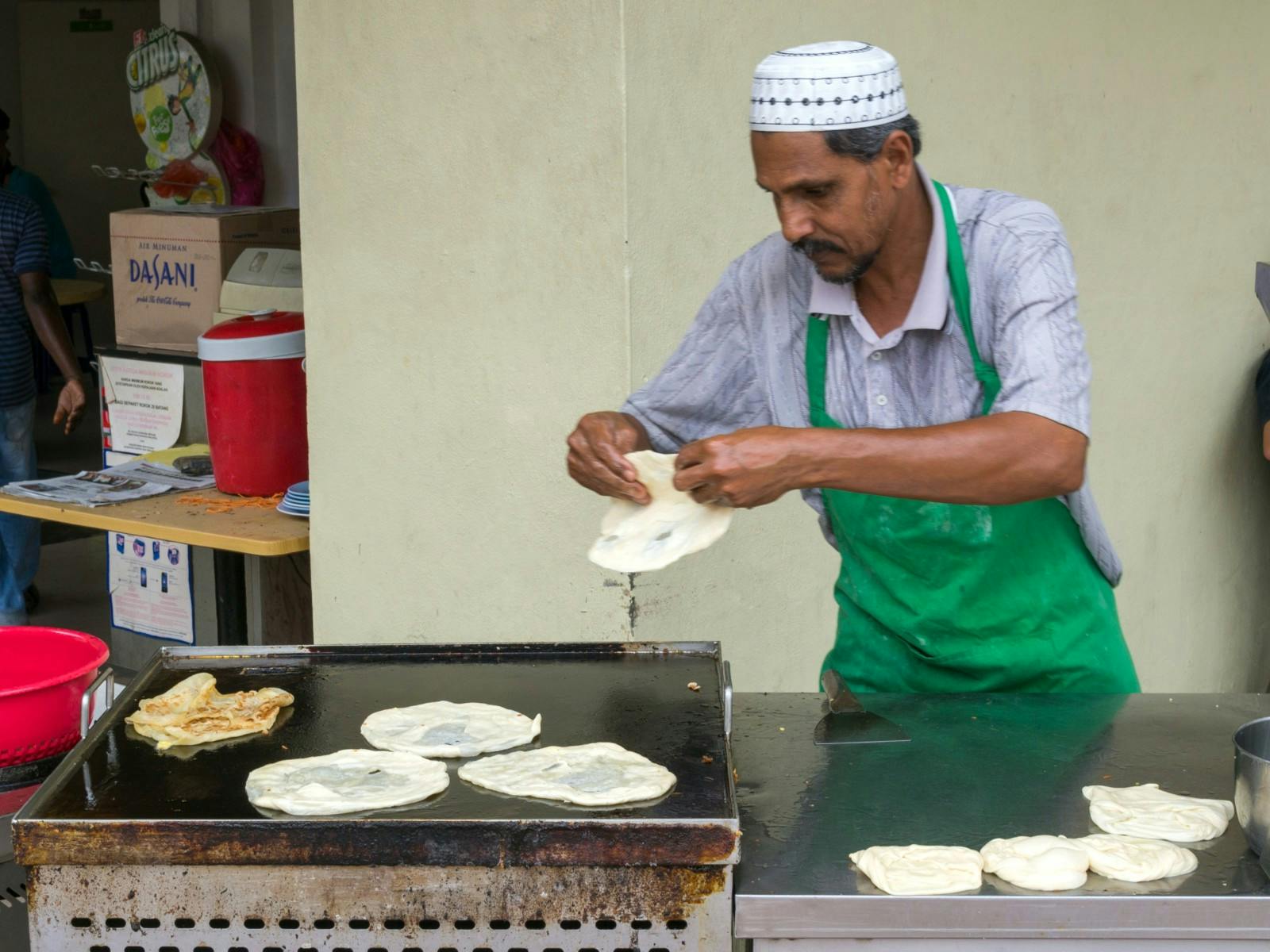 GettyImages-866274736 roti canai malaysian food indian history