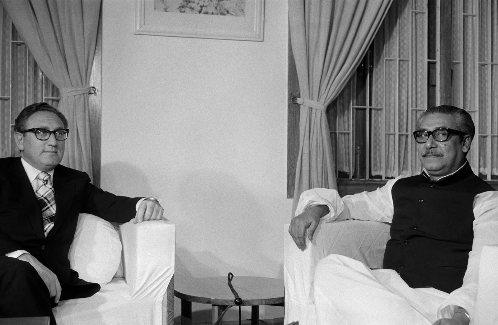 Henry Kissinger with Bangladesh Prime Minister Sheikh Mujibur Rahman on October 30, 1974 in Dhaka, Bangladesh (Michel LAURENT/Gamma-Rapho via Getty Images)