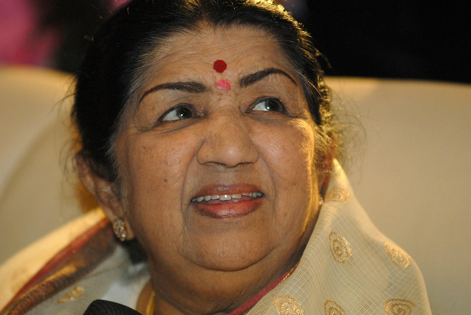 Lata Mangeshkar attends the TV reality show 'Voice of India' Grand Finale on November 24, 2007 in Mumbai, India. (Prodip Guha/Getty Images)
