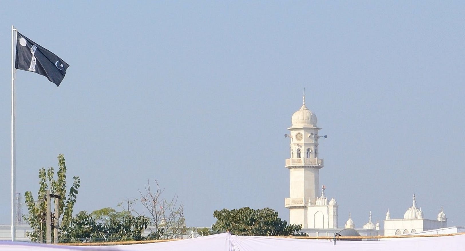 Liwa-e-Ahmadiyya and Minarat-ul-Massih