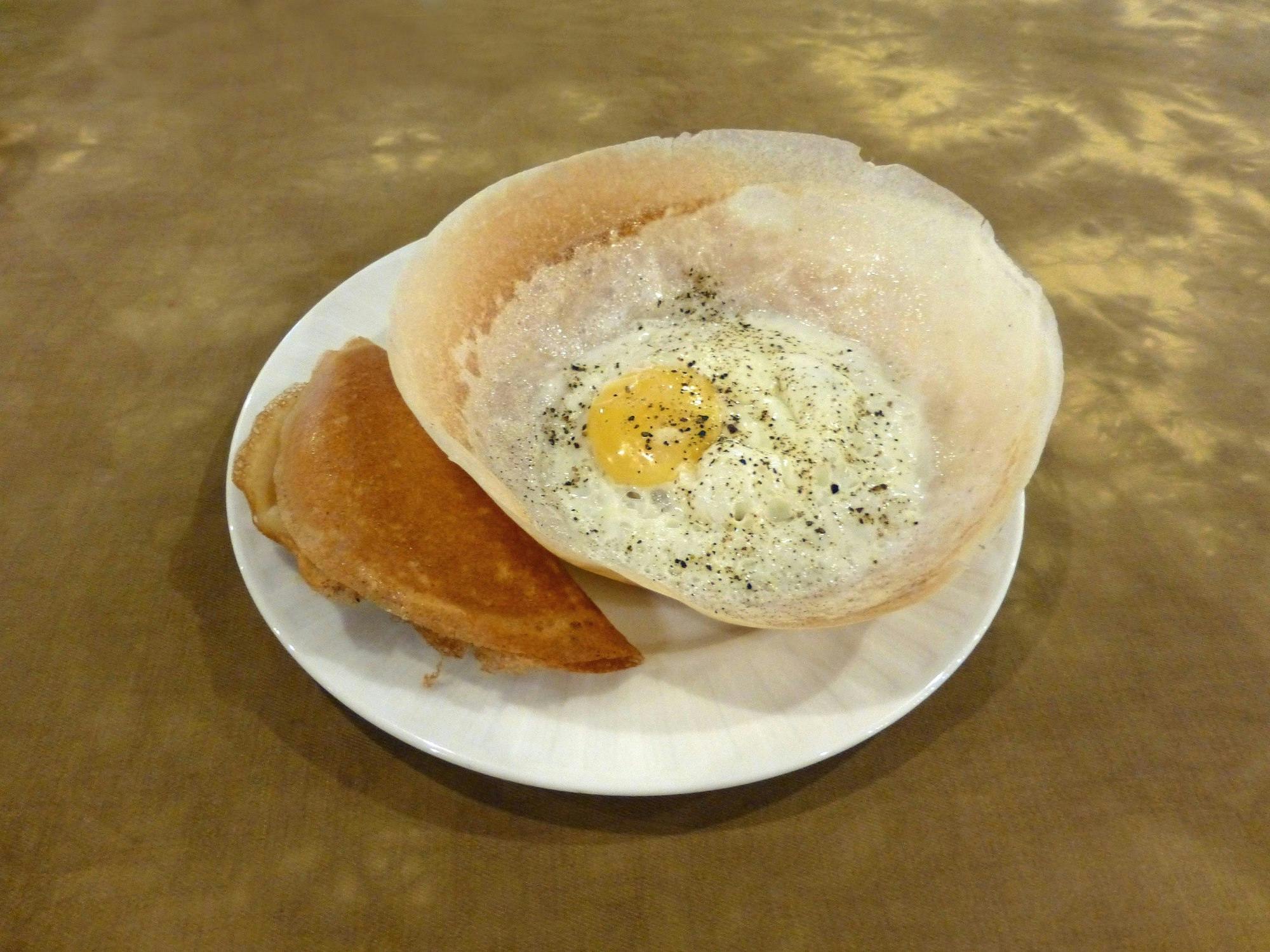Sri Lankan egg hoppers (Wikimedia Commons)