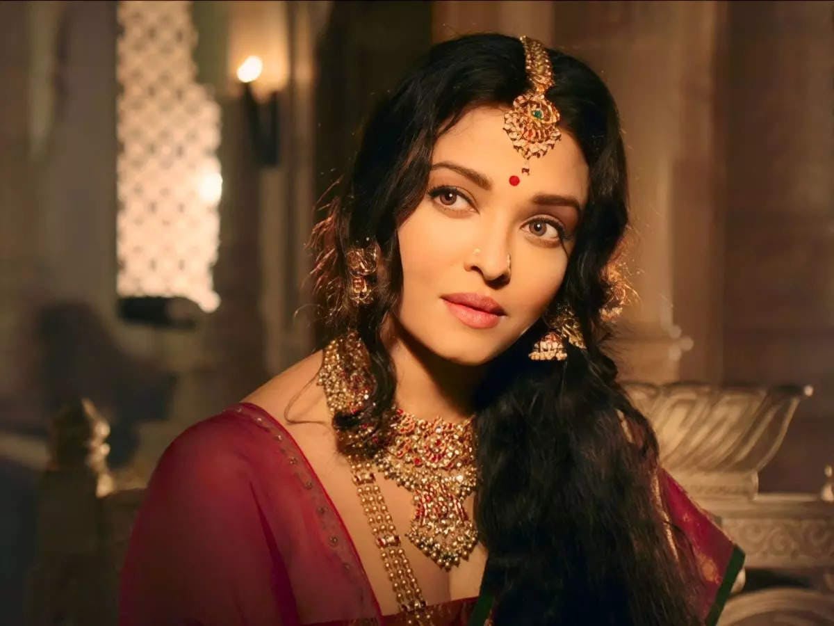 Aishwarya Rai Bachchan as Nandini (Ponniyin Selvan: Part One)