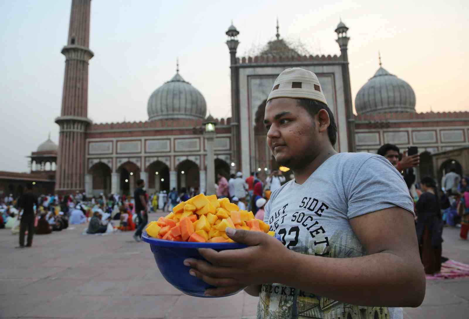 A man carries a fruit bowl to distribute among people at Jama Masjid in Delhi, India during Ramzan, May 18, 2018.(Xinhua/Javed Dar via Getty Images)
